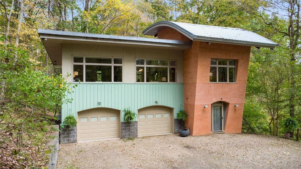 1123 Juanita Dr, Robinson Twp, PA 15108