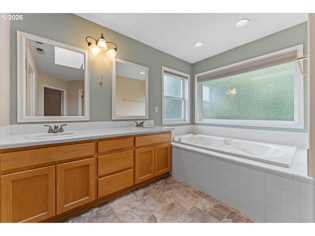 17940 Sw 109TH Ave, Tualatin, OR 97062