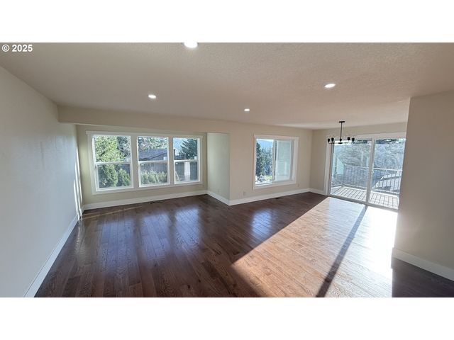 65 Sw PLEASANT VIEW Ave, Gresham, OR 97030