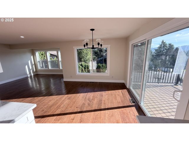 65 Sw PLEASANT VIEW Ave, Gresham, OR 97030