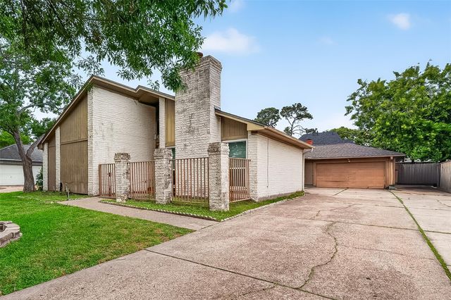 12811 Hidden Castle Drive, Houston, TX 77015