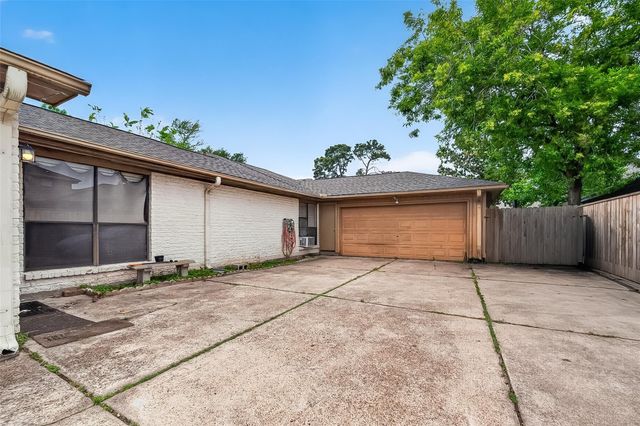 12811 Hidden Castle Drive, Houston, TX 77015