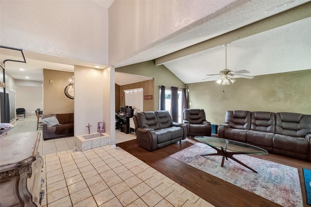 12811 Hidden Castle Drive, Houston, TX 77015