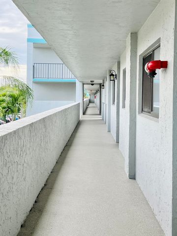 4725 E Lucerne Lakes Blvd Boulevard E 311, Lake Worth, FL 33467