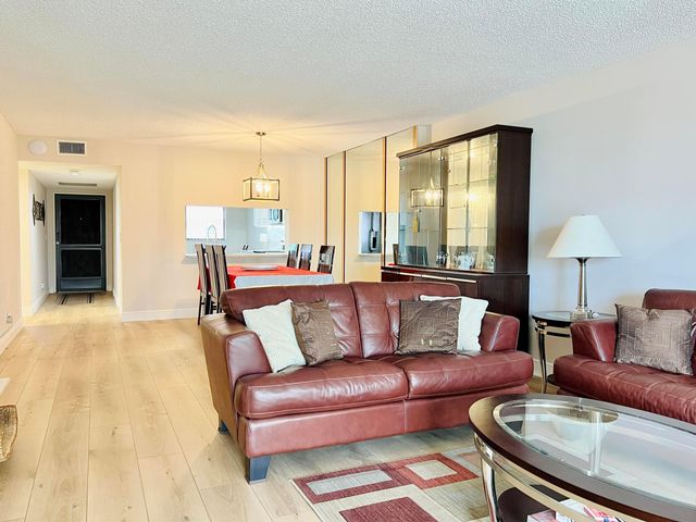 4725 E Lucerne Lakes Blvd Boulevard E 311, Lake Worth, FL 33467