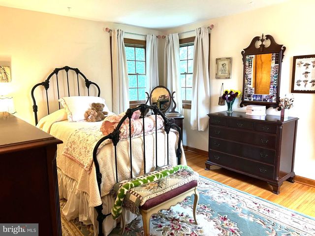 1416 GEORGIAN DR, Moorestown, NJ 08057