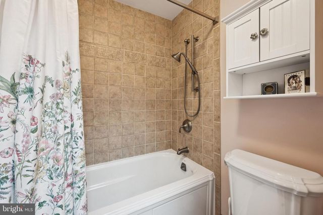 1416 GEORGIAN DR, Moorestown, NJ 08057
