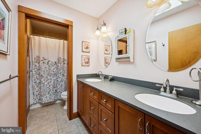 1416 GEORGIAN DR, Moorestown, NJ 08057