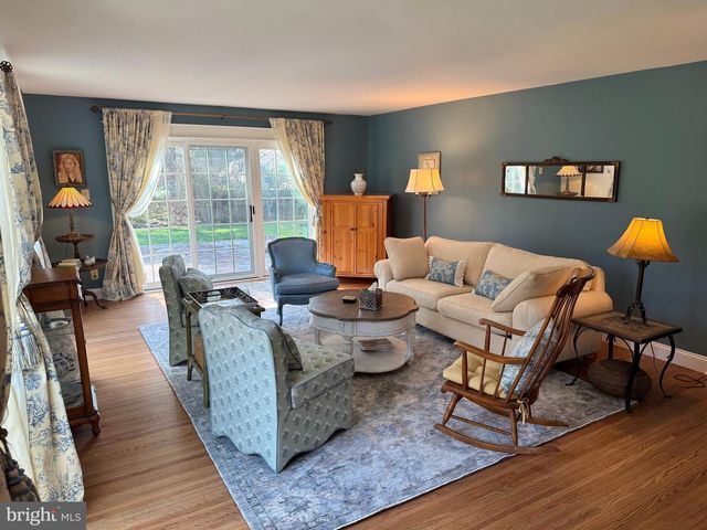 1416 GEORGIAN DR, Moorestown, NJ 08057