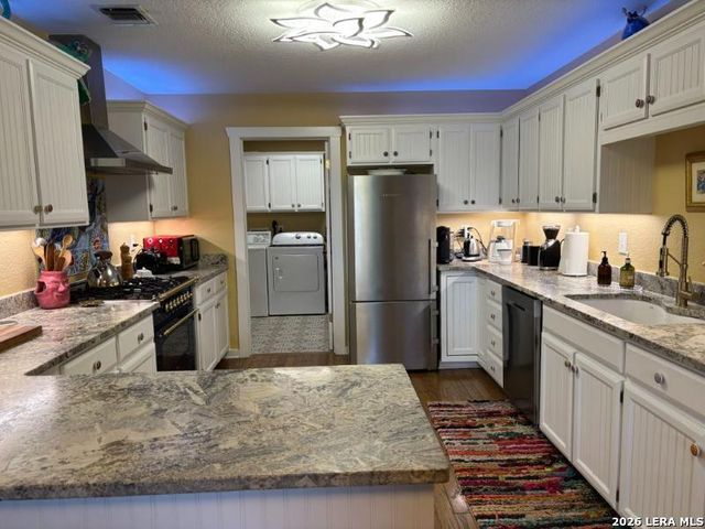 625 SECOND ST, Comfort, TX 78013