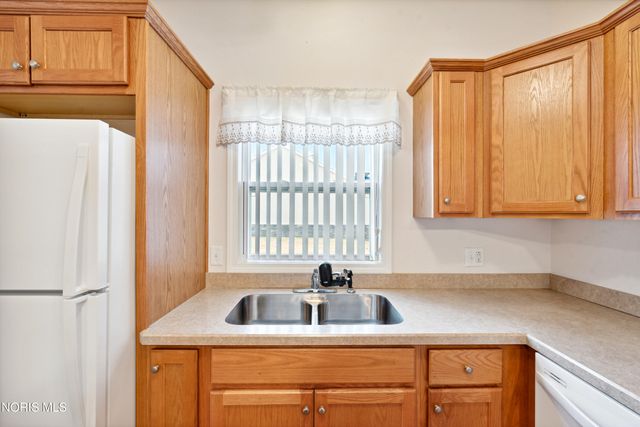 1613 E Brooklynn Park, Toledo, OH 43615