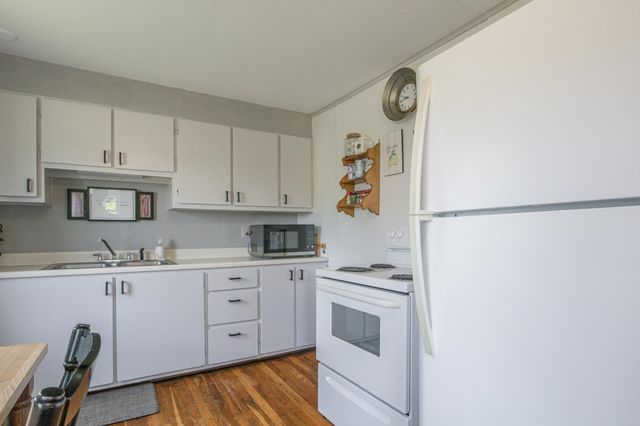 330 Knox Marsh Road, Madbury, NH 03823