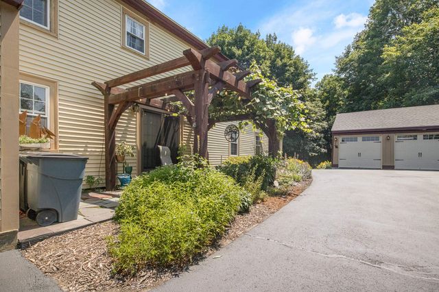 330 Knox Marsh Road, Madbury, NH 03823