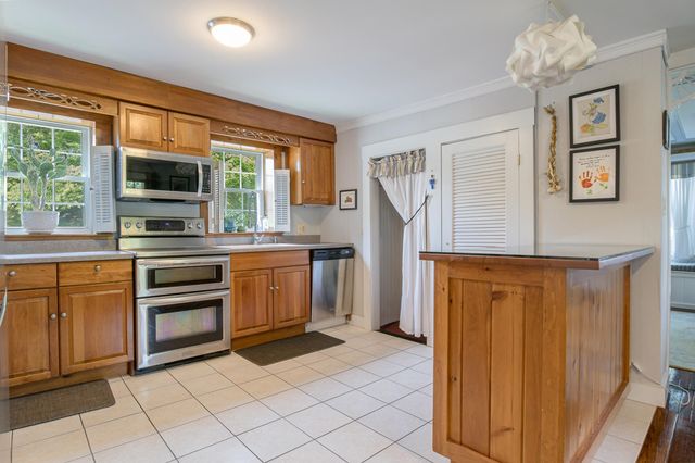 330 Knox Marsh Road, Madbury, NH 03823