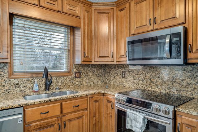 3878 S Leawood Avenue, Springfield, MO 65807