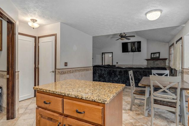 3878 S Leawood Avenue, Springfield, MO 65807