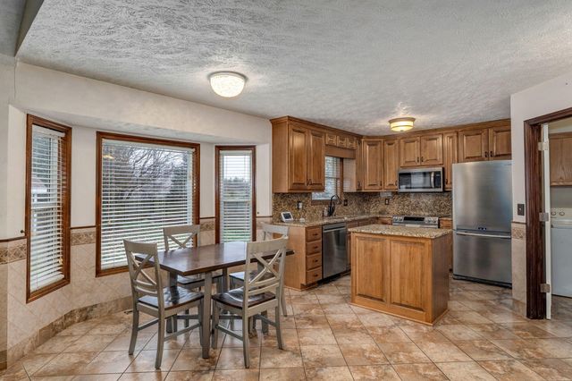 3878 S Leawood Avenue, Springfield, MO 65807