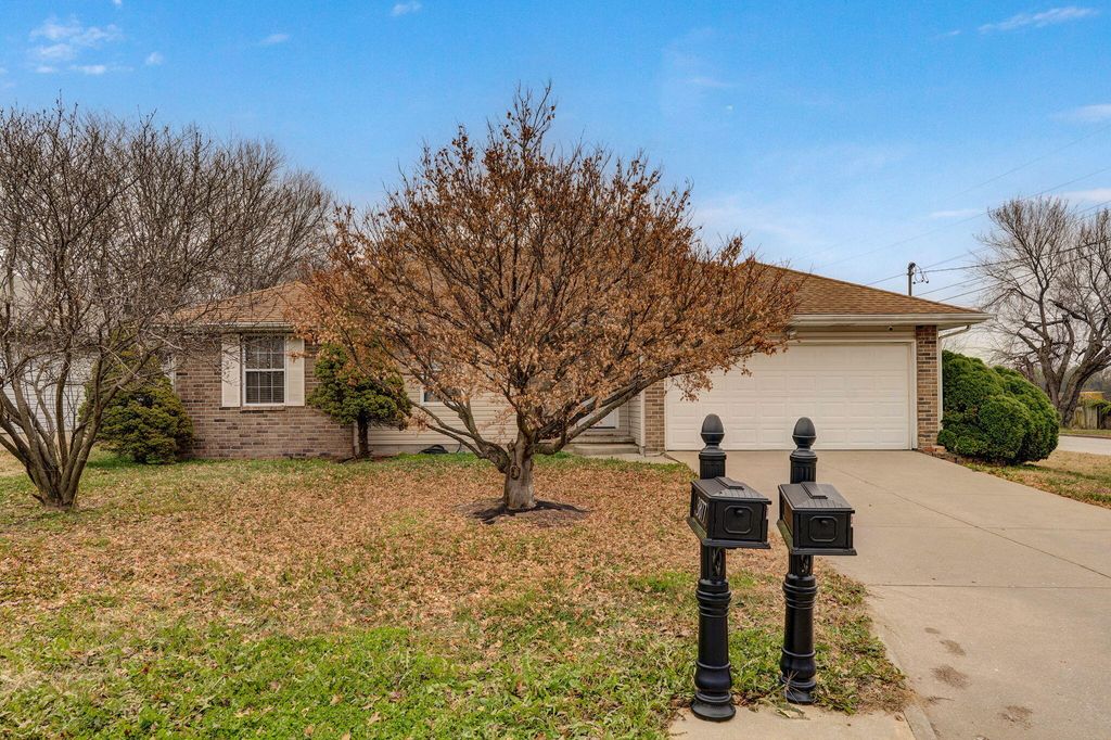 3878 S Leawood Avenue, Springfield, MO 65807
