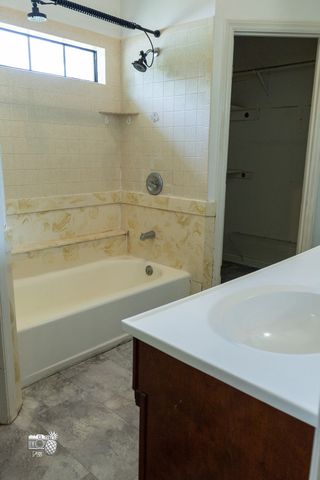 10028 Roanoke Dr, Murfreesboro, TN 37129