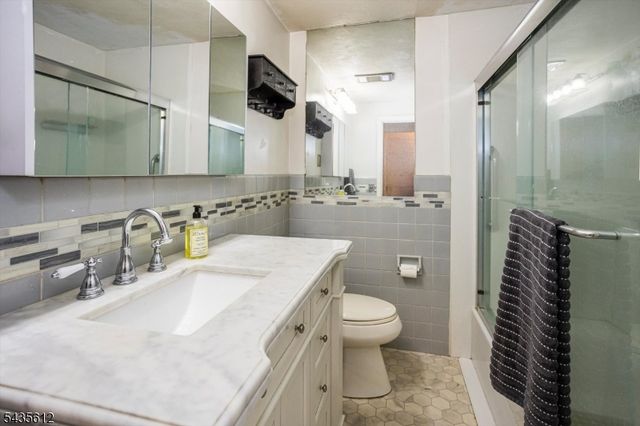 22 Forest Trl, Denville Twp., NJ 07834