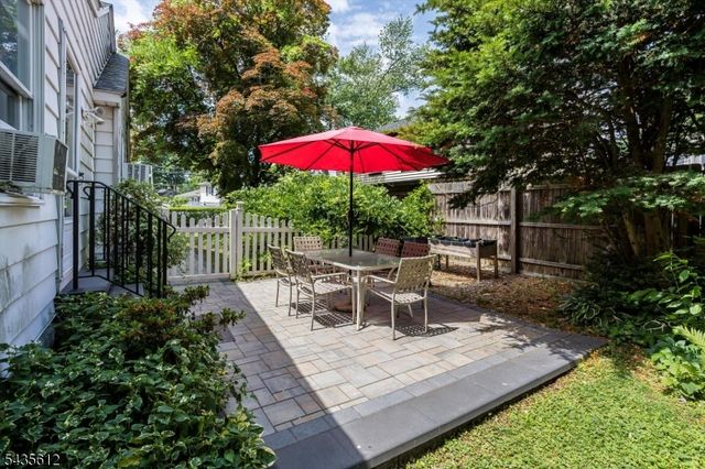 22 Forest Trl, Denville Twp., NJ 07834