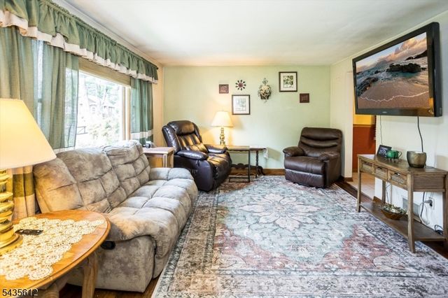22 Forest Trl, Denville Twp., NJ 07834