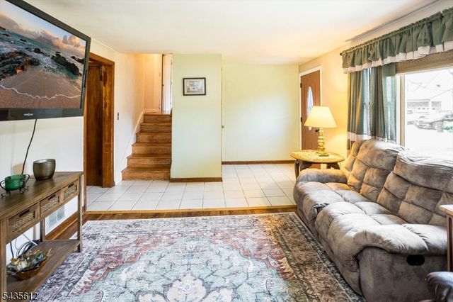 22 Forest Trl, Denville Twp., NJ 07834