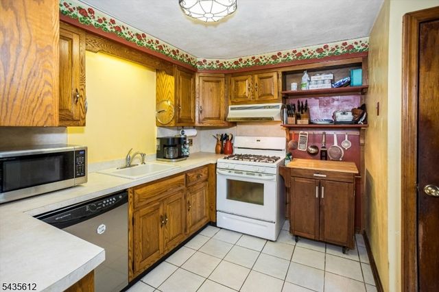 22 Forest Trl, Denville Twp., NJ 07834