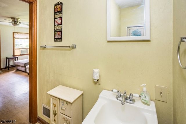 22 Forest Trl, Denville Twp., NJ 07834