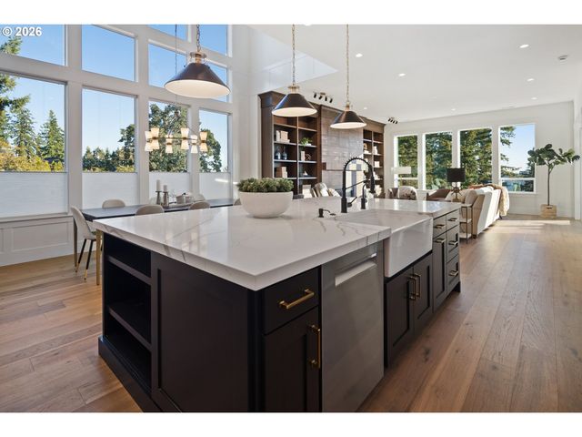 22872 WEATHERHILL Rd, West Linn, OR 97068