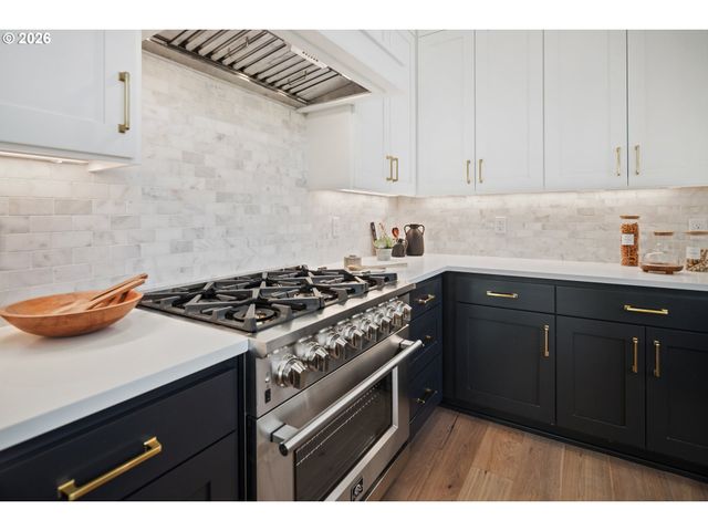 22872 WEATHERHILL Rd, West Linn, OR 97068