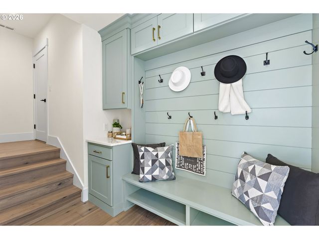 22872 WEATHERHILL Rd, West Linn, OR 97068