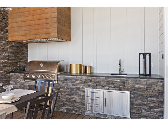 22872 WEATHERHILL Rd, West Linn, OR 97068