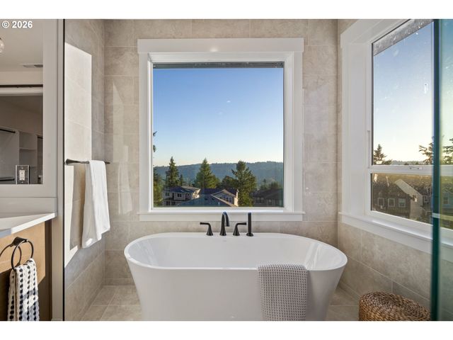 22872 WEATHERHILL Rd, West Linn, OR 97068