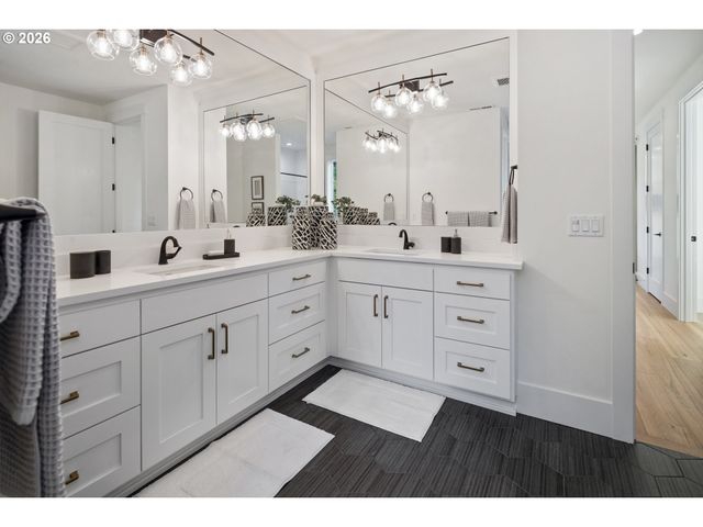 22872 WEATHERHILL Rd, West Linn, OR 97068