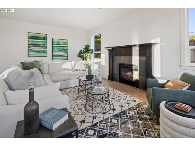 22872 WEATHERHILL Rd, West Linn, OR 97068