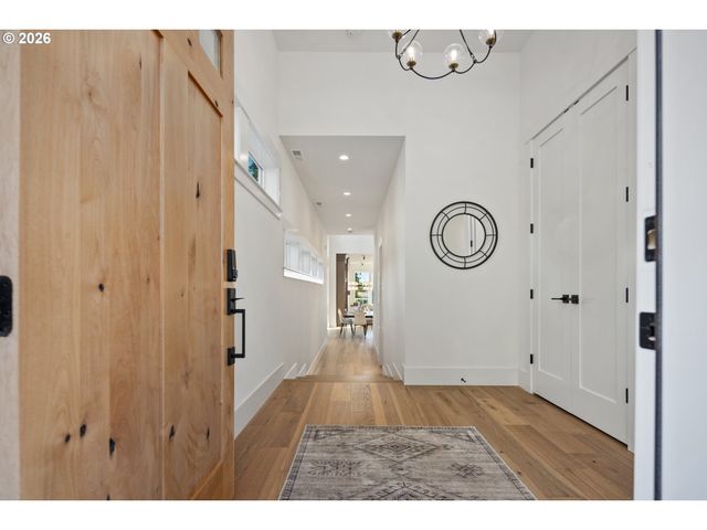 22872 WEATHERHILL Rd, West Linn, OR 97068