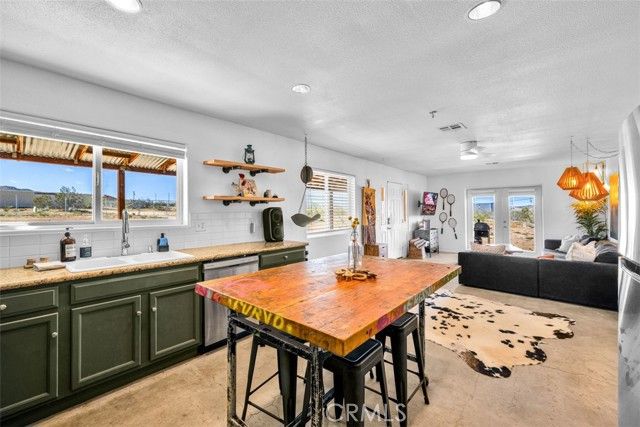 1335 Fortuna Ave, Landers, CA 92285