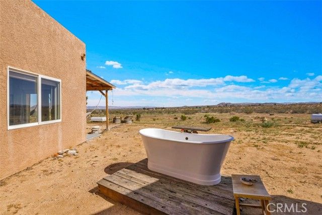 1335 Fortuna Ave, Landers, CA 92285