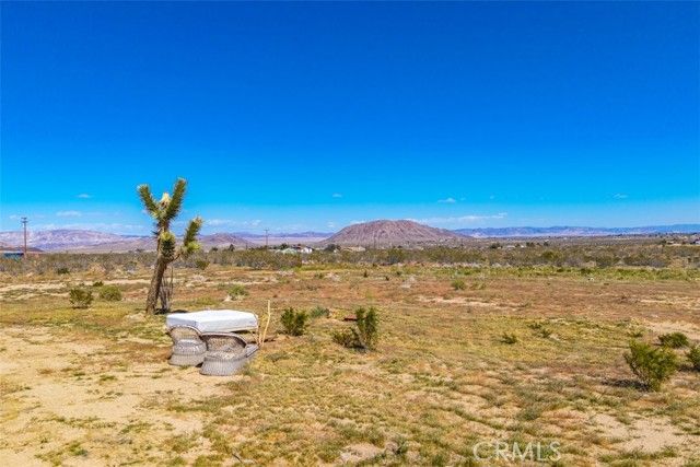 1335 Fortuna Ave, Landers, CA 92285