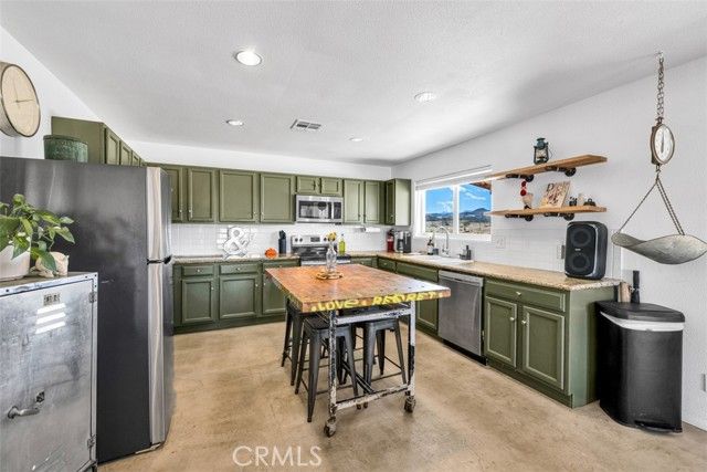 1335 Fortuna Ave, Landers, CA 92285