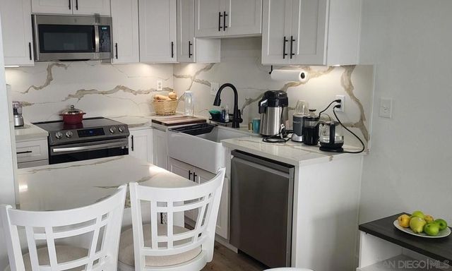 546 VIA DE LA VALLE F, Solana Beach, CA 92075