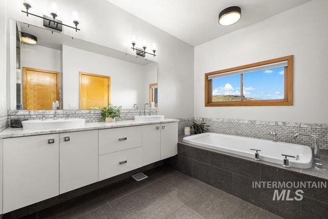 13069 N Town Ridge Rd, Boise, ID 83714