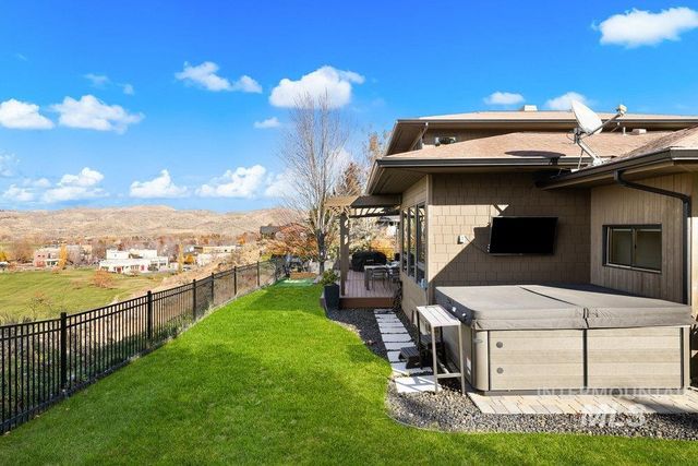 13069 N Town Ridge Rd, Boise, ID 83714