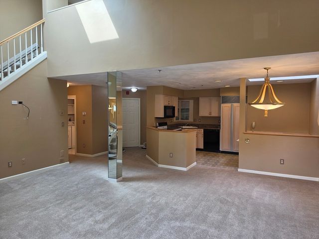 661 Lowell St 17, Lexington, MA 02420