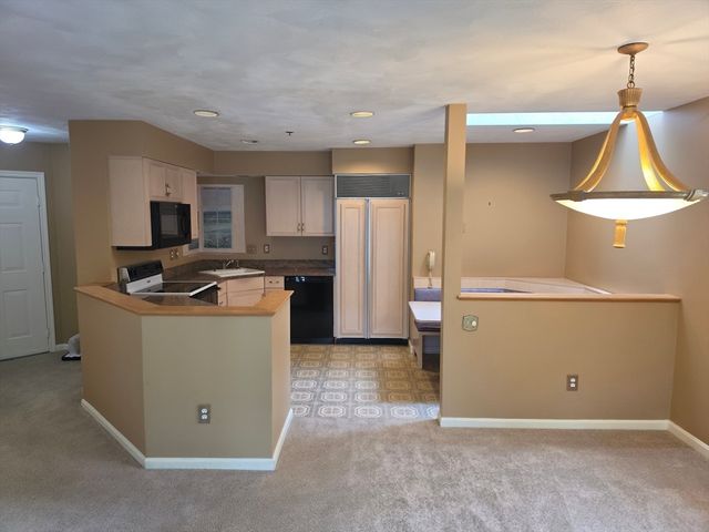661 Lowell St 17, Lexington, MA 02420