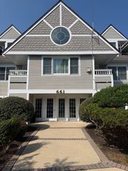 661 Lowell St 17, Lexington, MA 02420