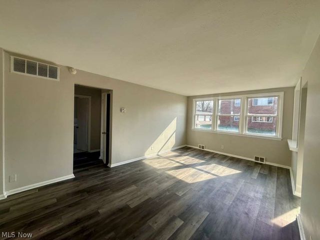 2027 Warrensville Center Road 3, South Euclid, OH 44121