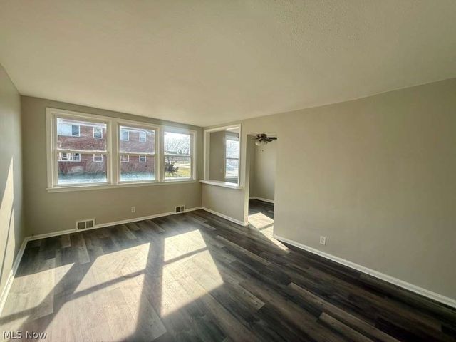 2027 Warrensville Center Road 3, South Euclid, OH 44121