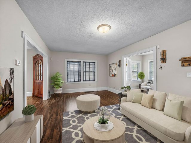 5118 James Avenue N, Minneapolis, MN 55430